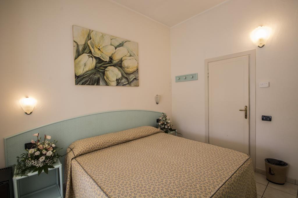 Hotel Riviera Blu Tirrenia Chambre photo