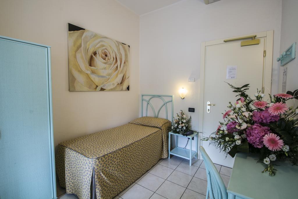 Hotel Riviera Blu Tirrenia Chambre photo