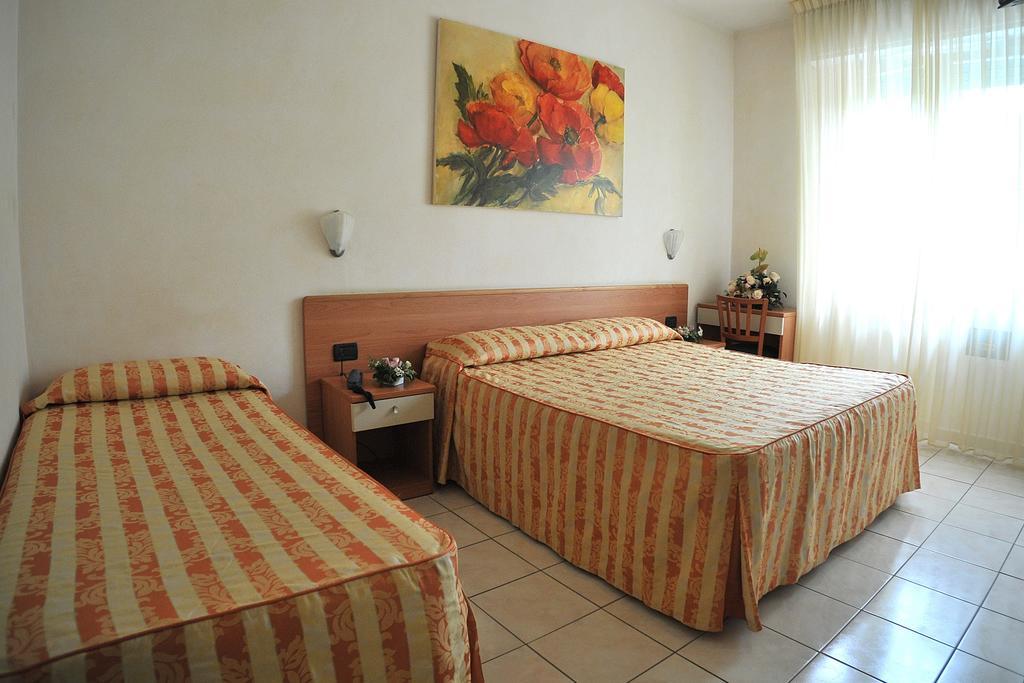 Hotel Riviera Blu Tirrenia Extérieur photo