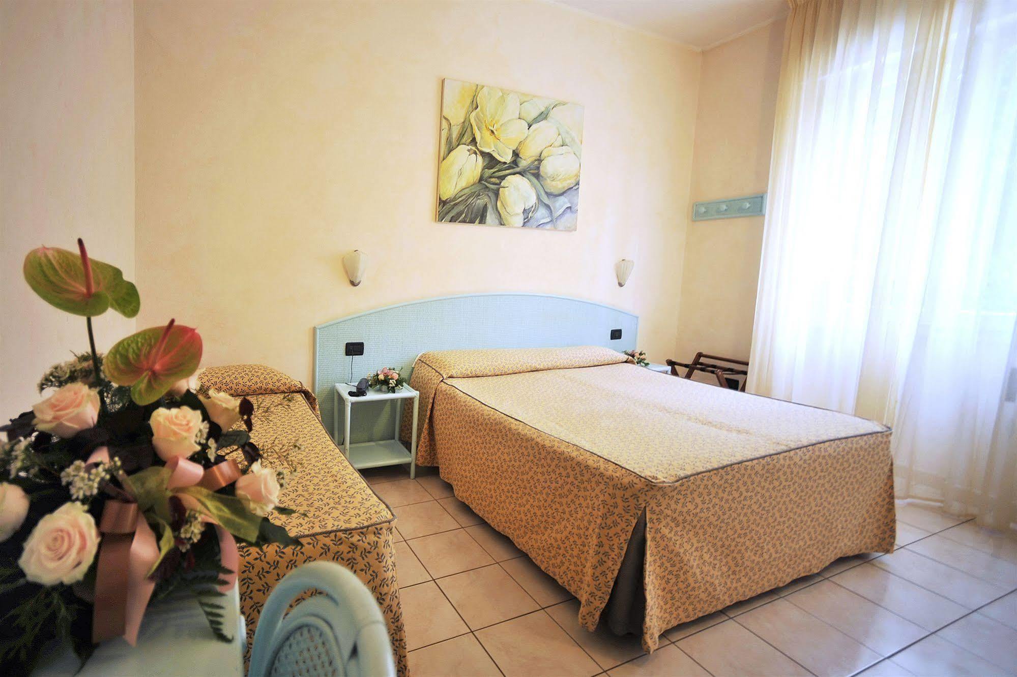 Hotel Riviera Blu Tirrenia Extérieur photo