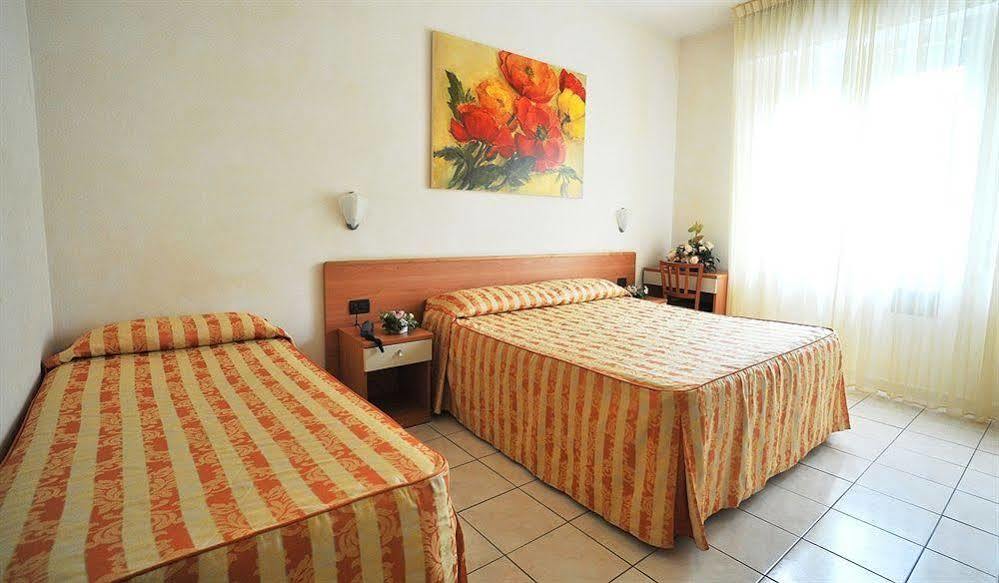 Hotel Riviera Blu Tirrenia Extérieur photo